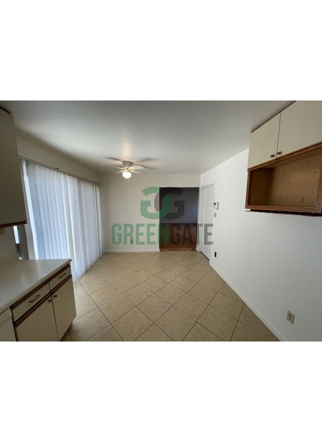 Building Photo - 3 BEDROOM 2 BATH HOME MOVE IN READY IN MODESTO!