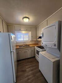 Building Photo - Modern 3-Bed, 1-Bath Apartment – Renovated...