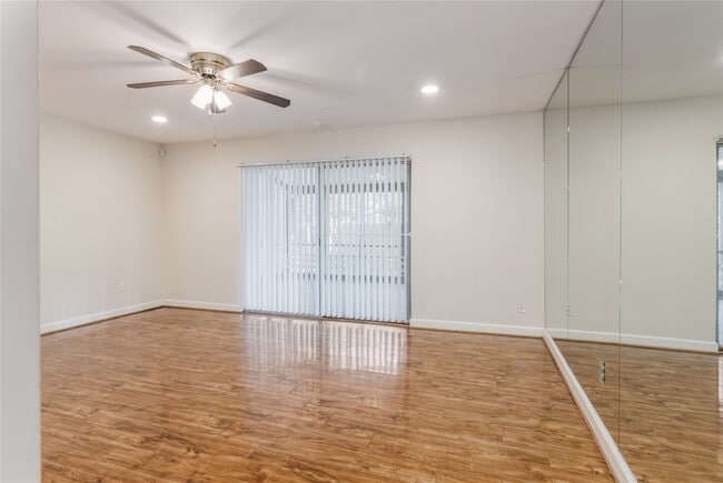 Building Photo - 715 Trademark Pl