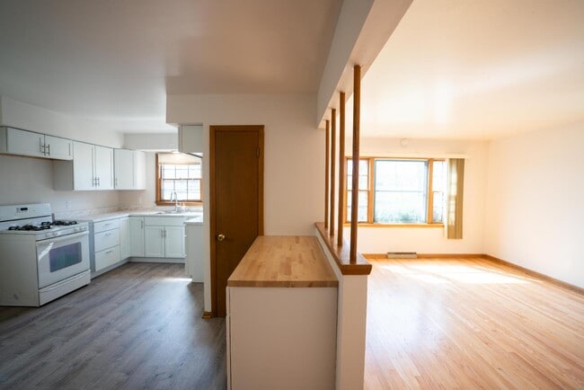 Building Photo - 5650 N 97th St