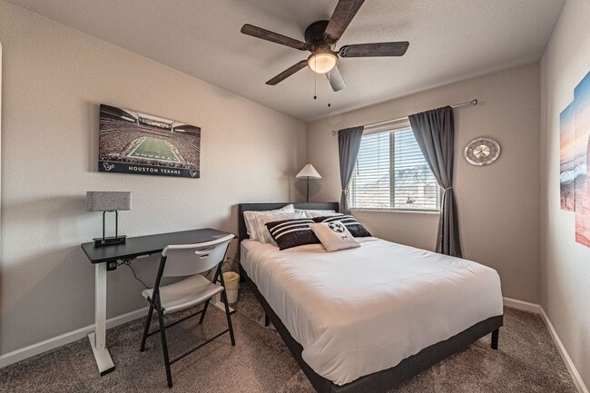 Building Photo - Cozy Fully Furnished  COS Townhome