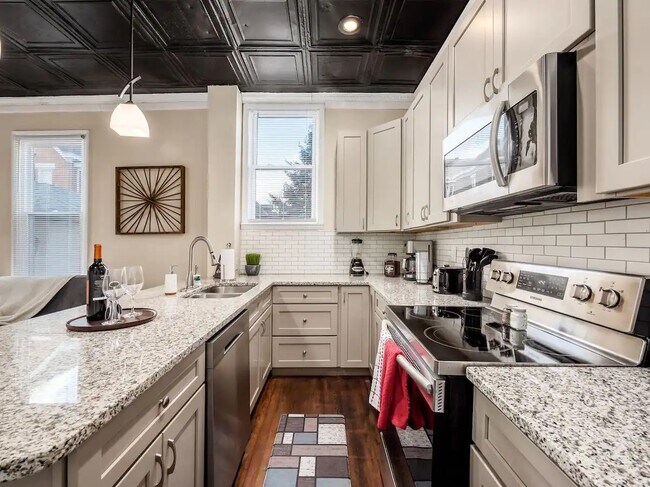 Building Photo - 164 E Mithoff St