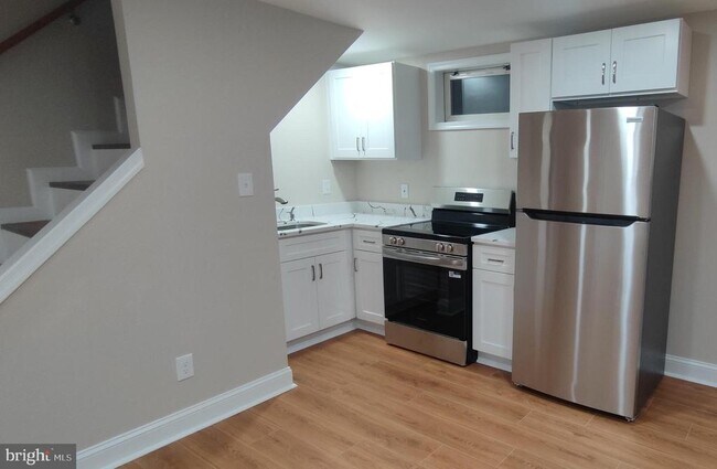 Building Photo - 1608 Elson St