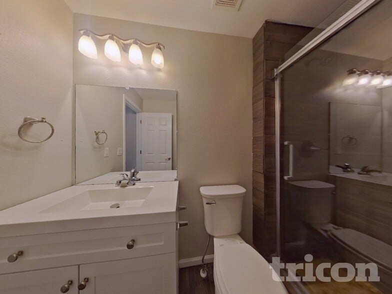Building Photo - 7191 S Oak Hill Cir
