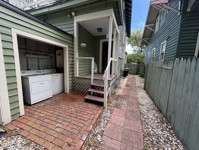 Building Photo - 347 Cottage Ave