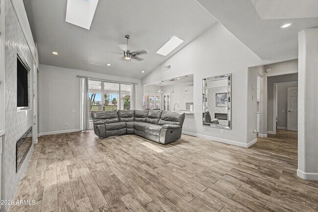 Building Photo - 6217 W Monona Dr