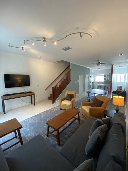 Living Room - 6461 Indian Creek Dr