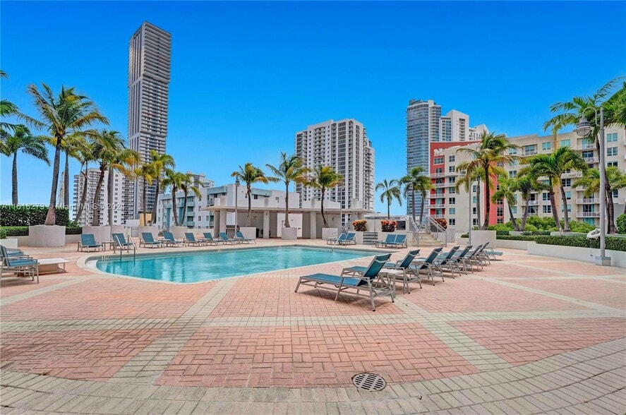 Amenities - 350 NE 24th St