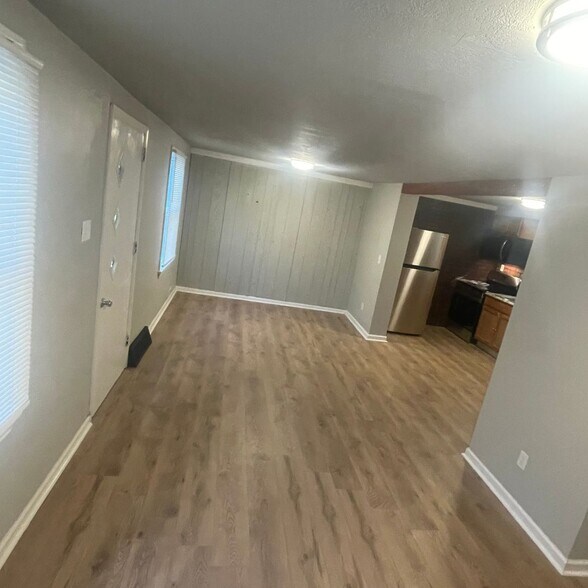 Building Photo - 243 James St