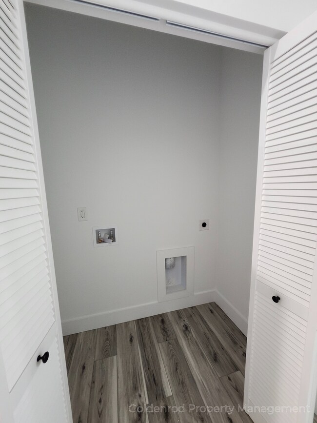 Building Photo - 208 Forest St