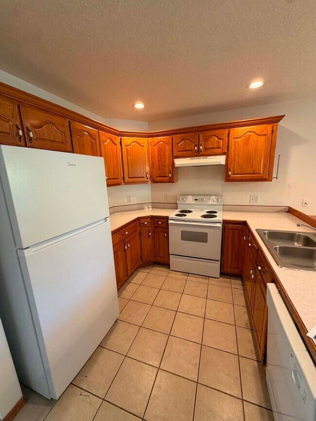Building Photo - BEAUTIFUL 3 BEDROOM / 2 BATHROOM HOUSE WITH FENCED IN YARD, PORCH, AND SHED LOCATED CLOSE TO FREE...