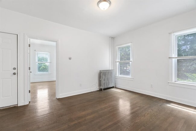 Building Photo - 281 Violet Ave