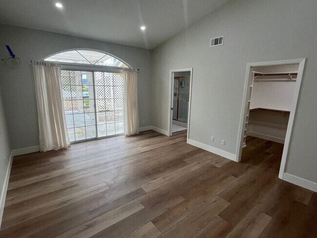 Building Photo - 2825 Cathedral Ln