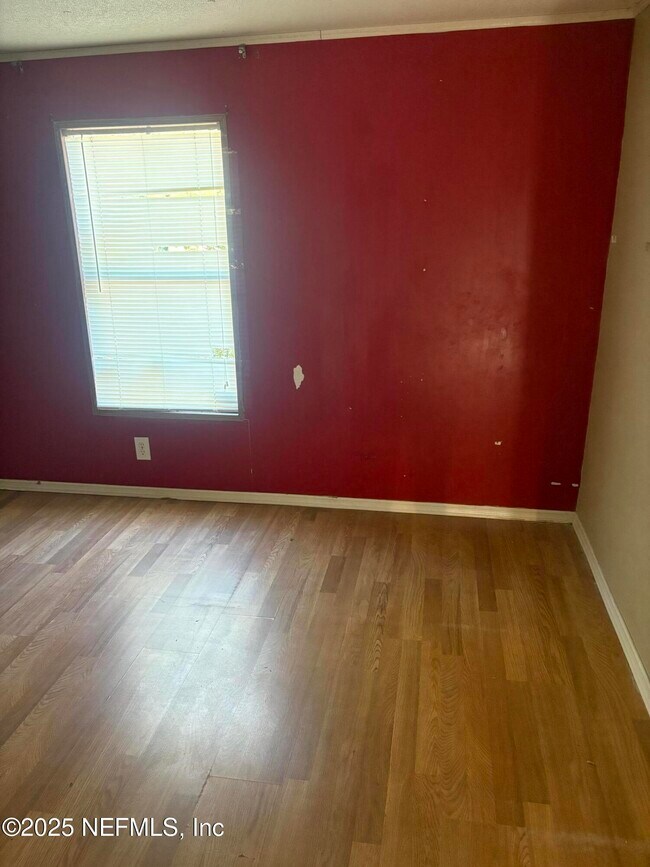 Building Photo - 119 Davis St