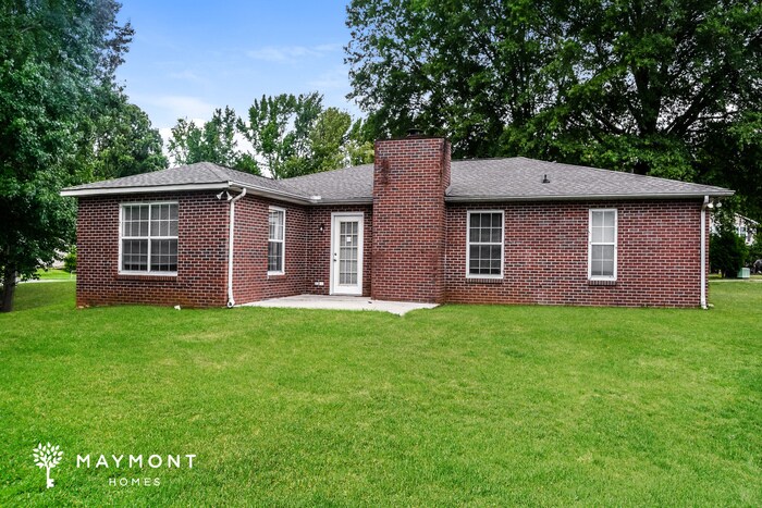 Building Photo - 113 Champions Green Dr