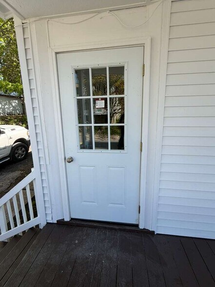 Building Photo - 208 Utica St