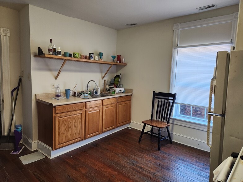 Building Photo - 1212 West Cary St