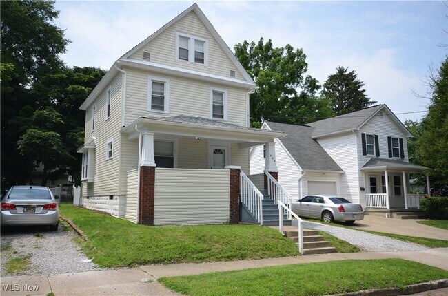 Primary Photo - 430 Alexander St