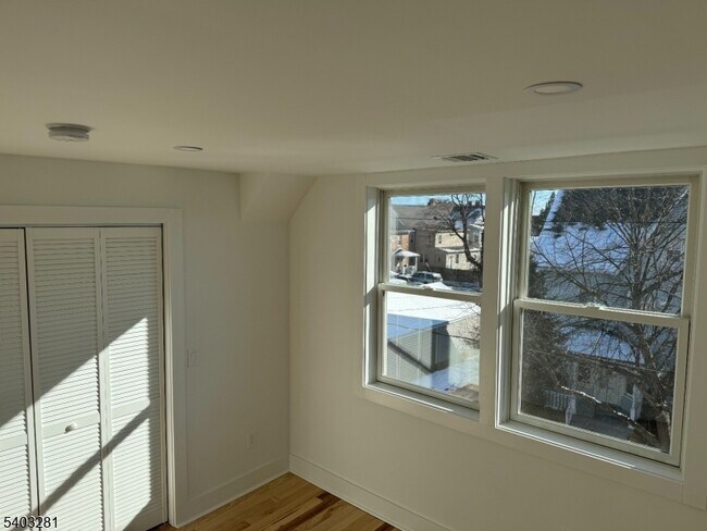 Building Photo - 11 Cleveland St