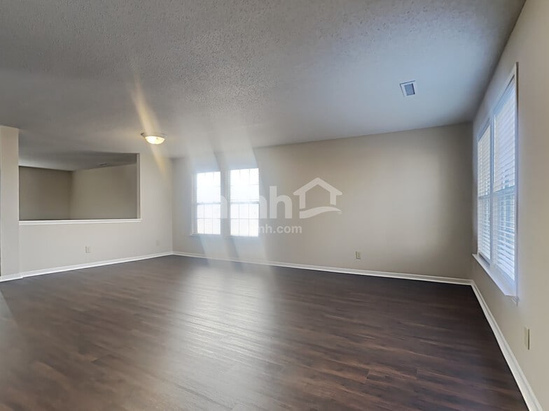 Building Photo - 2957 Seasons Dr