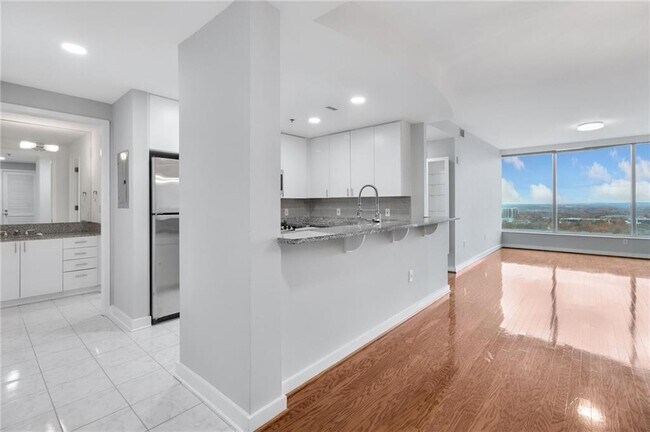Building Photo - 3338 Peachtree Rd NE