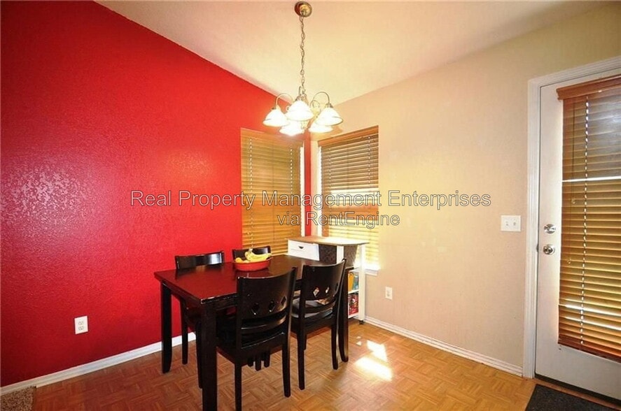 Building Photo - 5520 Del Creek Rd
