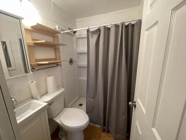 Building Photo - 702 W Joliet St