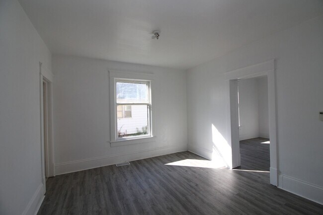 Building Photo - 90-990 Baker St