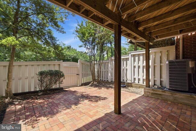 Building Photo - 6323 Barcroft Mews Dr