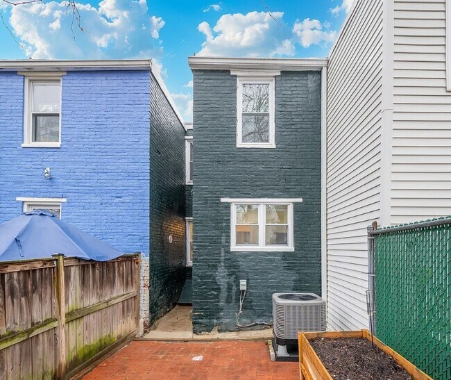 Building Photo - 206 Dill Ave