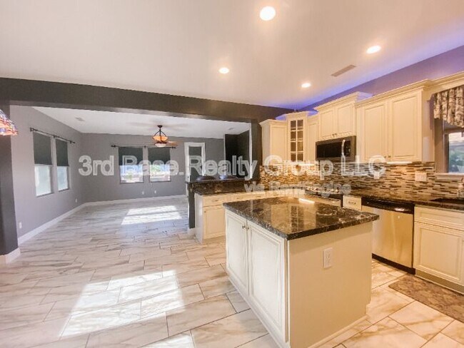 Building Photo - 21088 W Maiden Ln