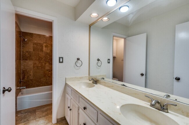 Building Photo - Beautiful and bright Plano home with updates