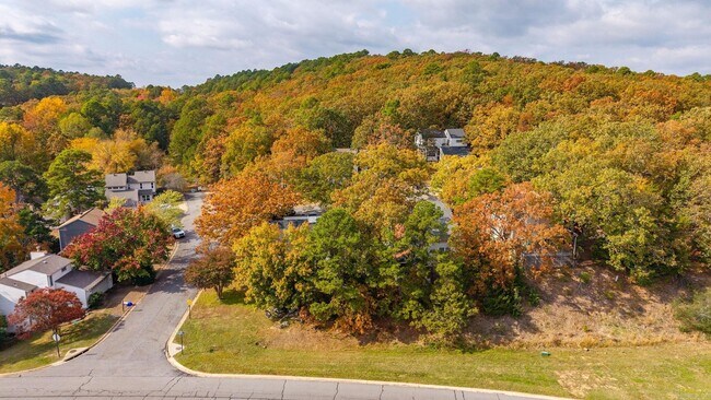 Building Photo - 102 Windwood Ln