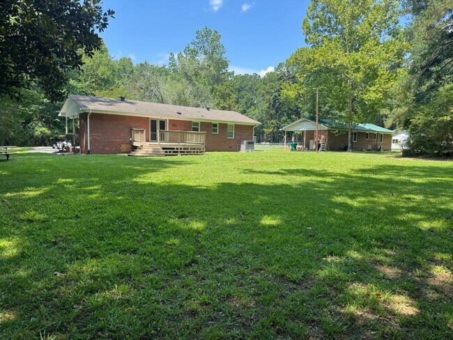 Building Photo - 3 BR 1 BA near Onslow Pines Park