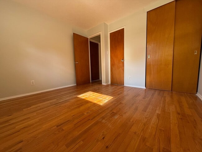 Building Photo - 1821 Grove Hill Ln