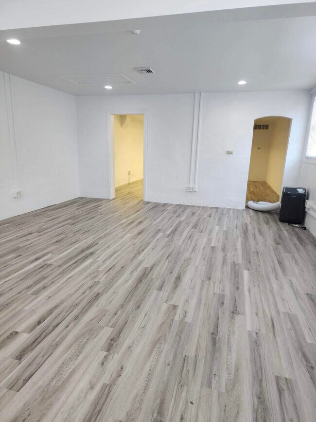 Building Photo - 214 Verbeke St