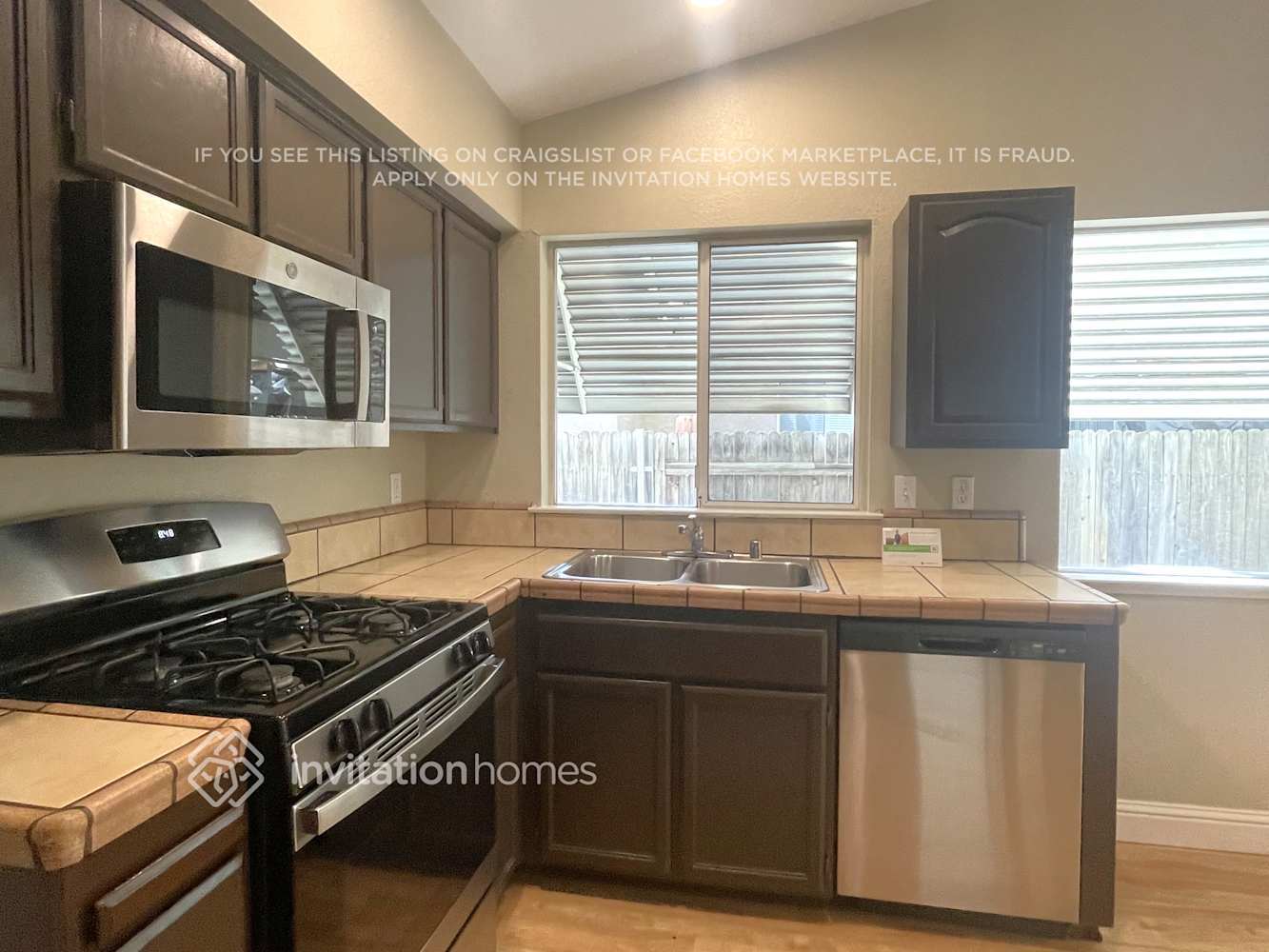 Building Photo - 2522 Drummond Dr