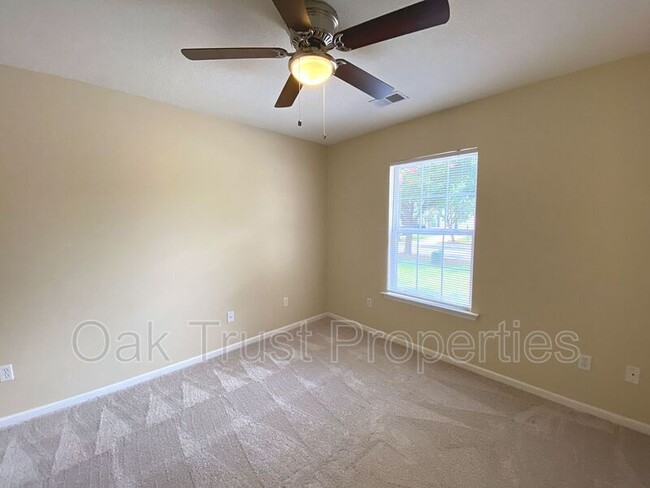 Building Photo - 7866 Park Gate Dr