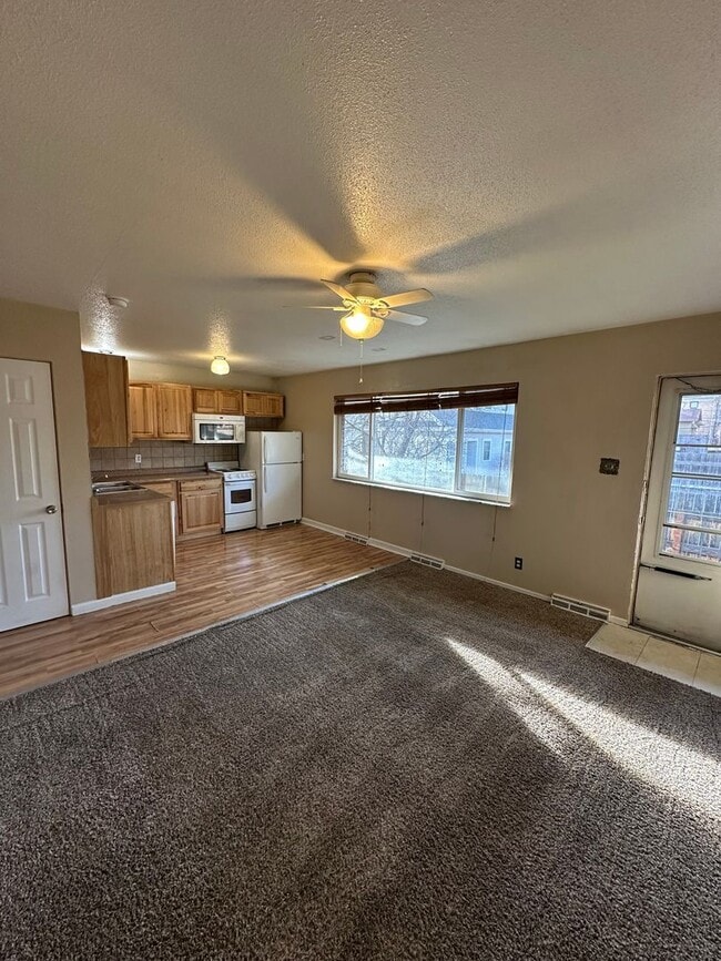 Building Photo - KM1517