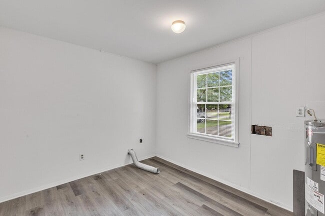 Building Photo - MOVE IN SPECIAL!!! $500 off 1st months rent!