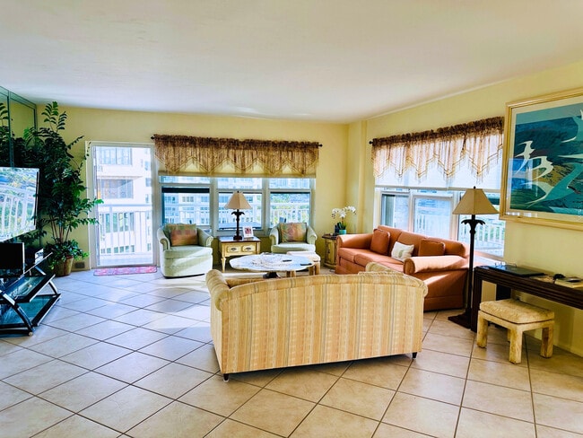 Building Photo - 3850 Galt Ocean Dr