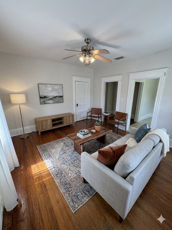 Building Photo - 2040 N Laura St