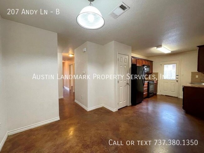 Building Photo - 207 Andy Ln