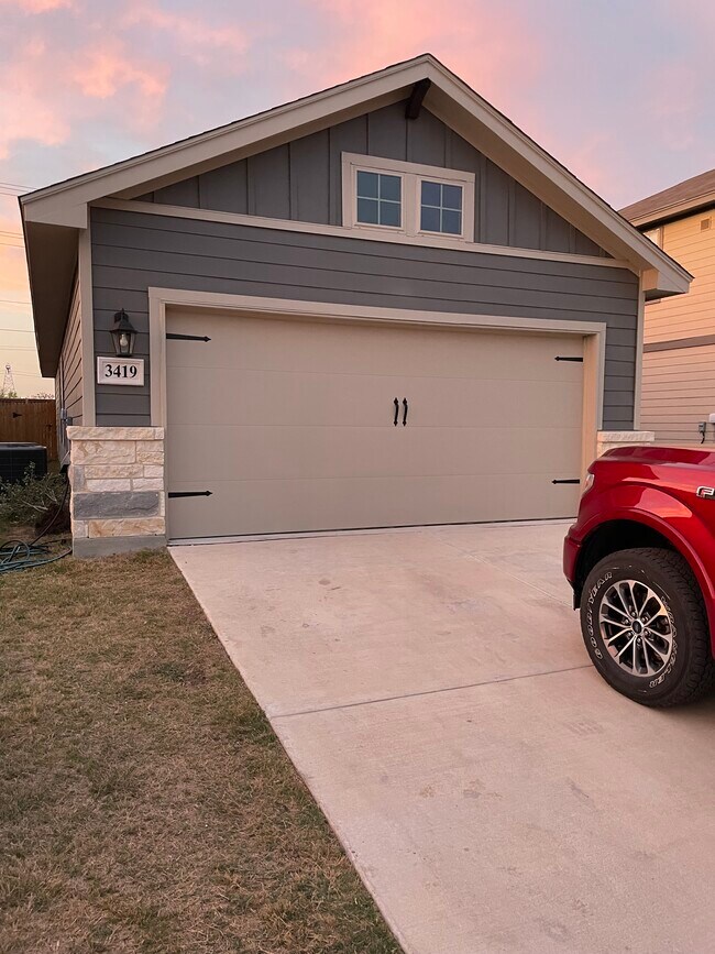 Building Photo - 3419 Rosita Wy