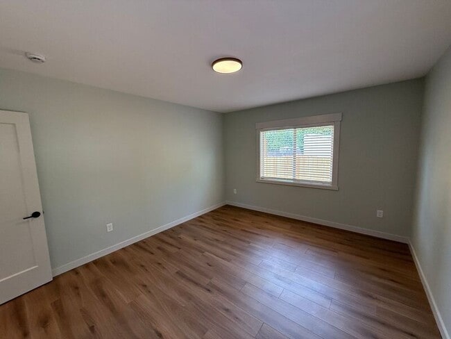 Building Photo - 805 Boxwood Ln SE