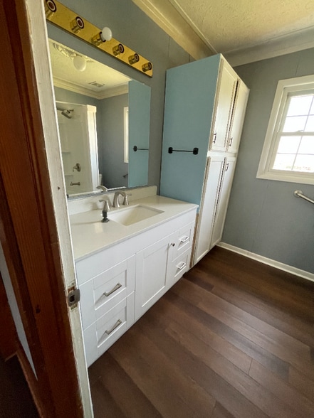 Building Photo - 1717 E North St