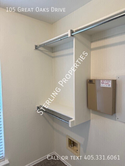 Building Photo - 105 Great Oaks Dr