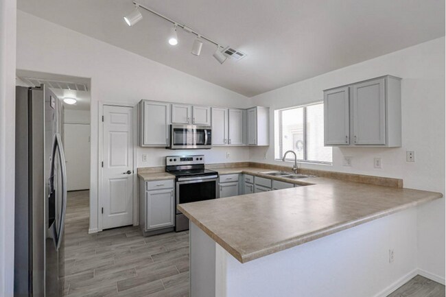 Building Photo - 4Bed/2Bath House in Buckeye! Move-In Ready on 06/04/2026!