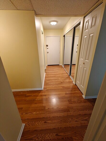 Building Photo - 2600 Brookwood Way Dr