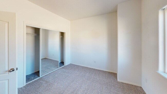 Building Photo - 4-Bed/2.25-Bath with Solar!